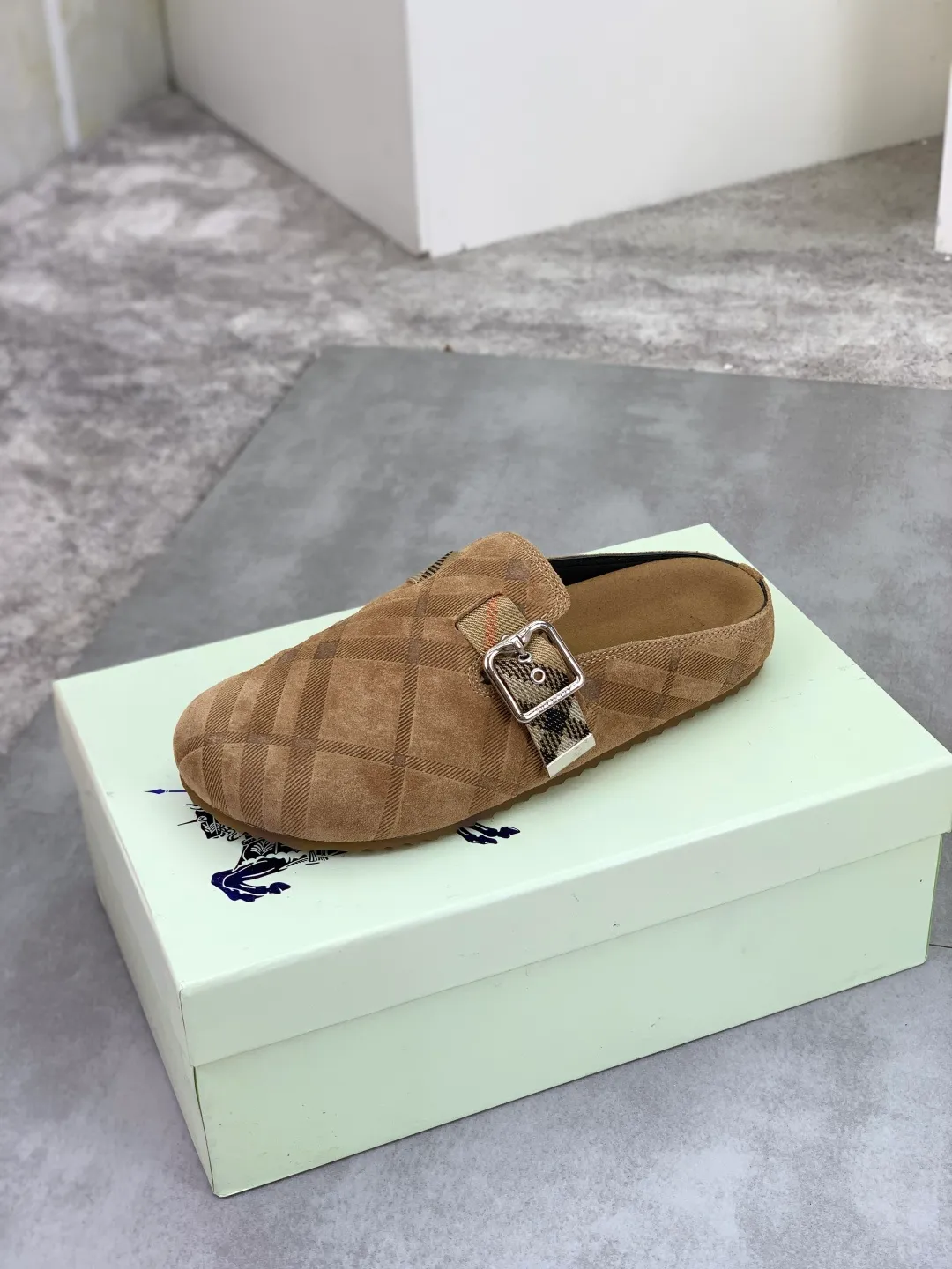 Men's Men's Shoes 💰P620 💰【New Style】Top Version 🆘【Burberry】New Burberry Slippers are on the market with perfect workmanship! 🔥Perfect shape and top quality🙈Non-slip and wear-resistant high-end rubber outsole👣Versatile and comfortable shoes, standard size: 39-45 (38 46 customized) 5️⃣colors available Top-quality packaging